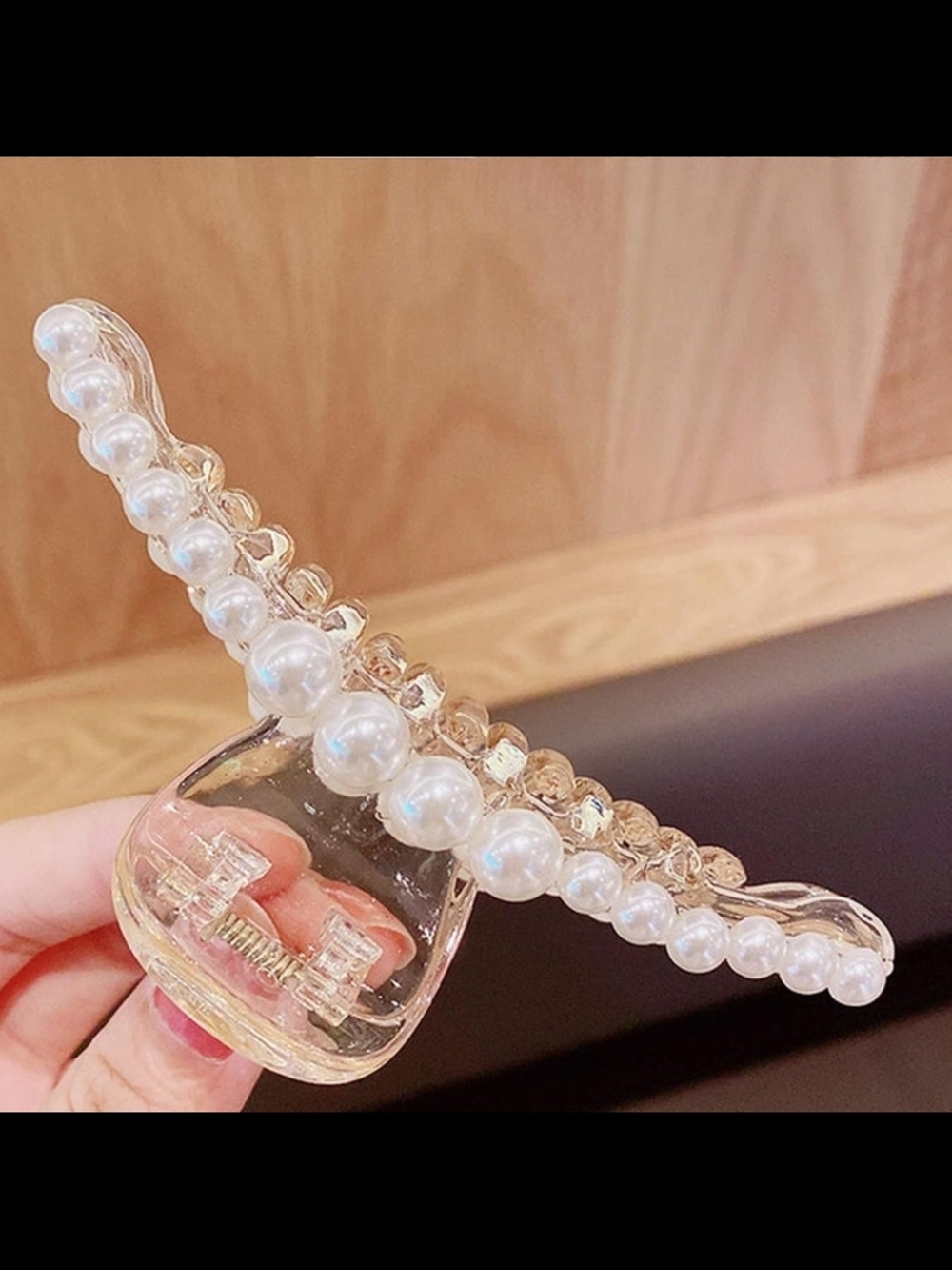 Clear Acrylic Claw Hair Clip Embellished With White Faux Pearls BNIB.